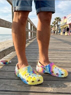 Crocs Classic Men’s Tie-Dye Beach Graphic Clogs/Sandals Multicolor Size 13